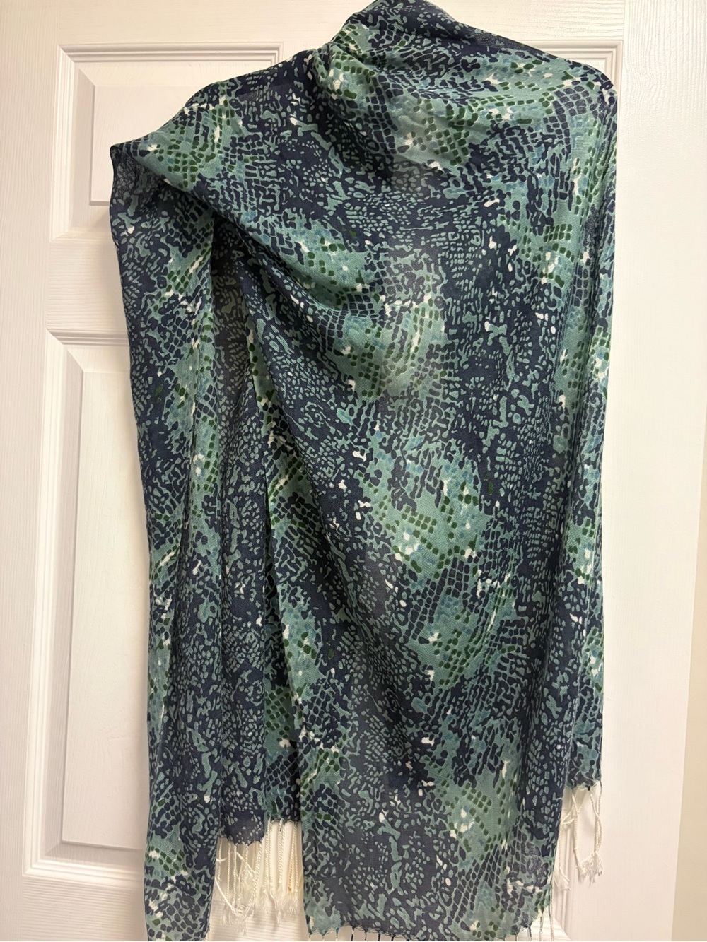 Women’s Green & Navy Lightweight Scarf